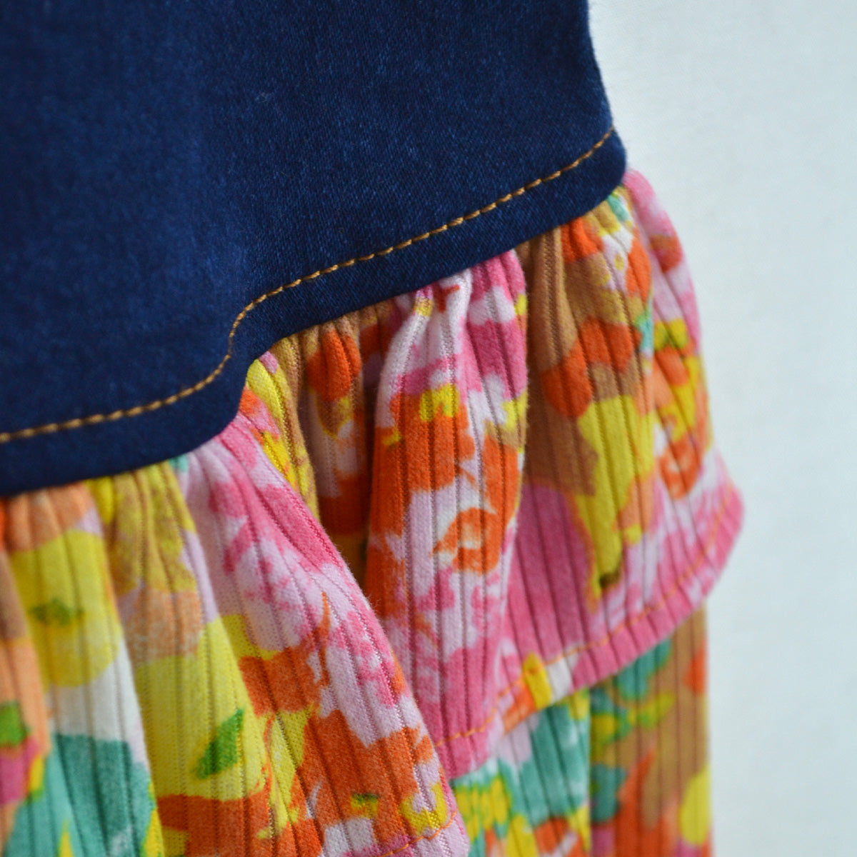 Vestido de mezclilla con flores para Niña Flory VENI0197