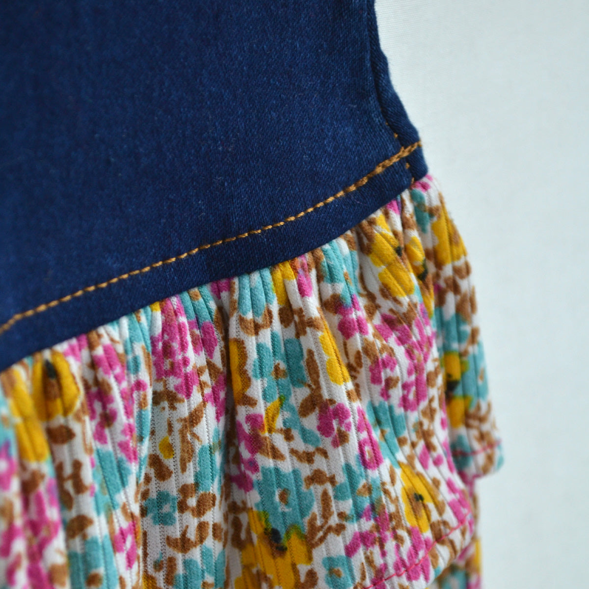 Vestido de mezclilla con flores para Niña Flory VENI0197