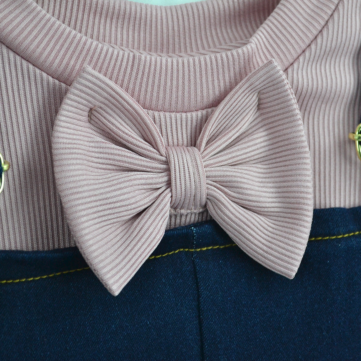 Jumper de mezclilla con bordado y blusa con moño niña bebé Flory JUBB0002