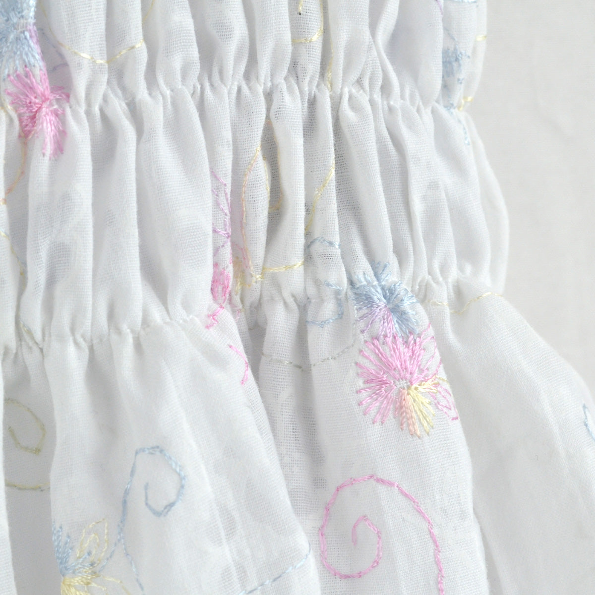 Vestido de tirantes con olanes floreado •  PATY 1 •  tallas ch-m-gr • VENI0214B