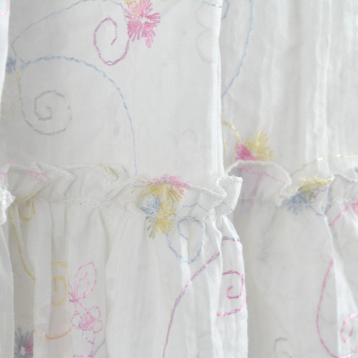 Vestido de tirantes con olanes floreado •  PATY 1 •  tallas ch-m-gr • VENI0214B