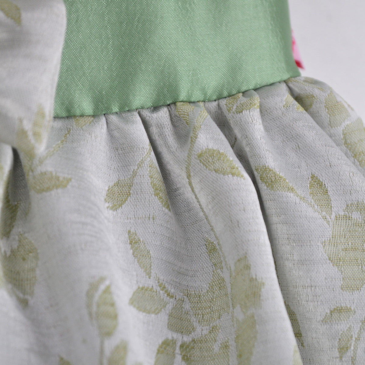 Vestido satinado floreado con moño •  1 a 3 años  • Elena 3