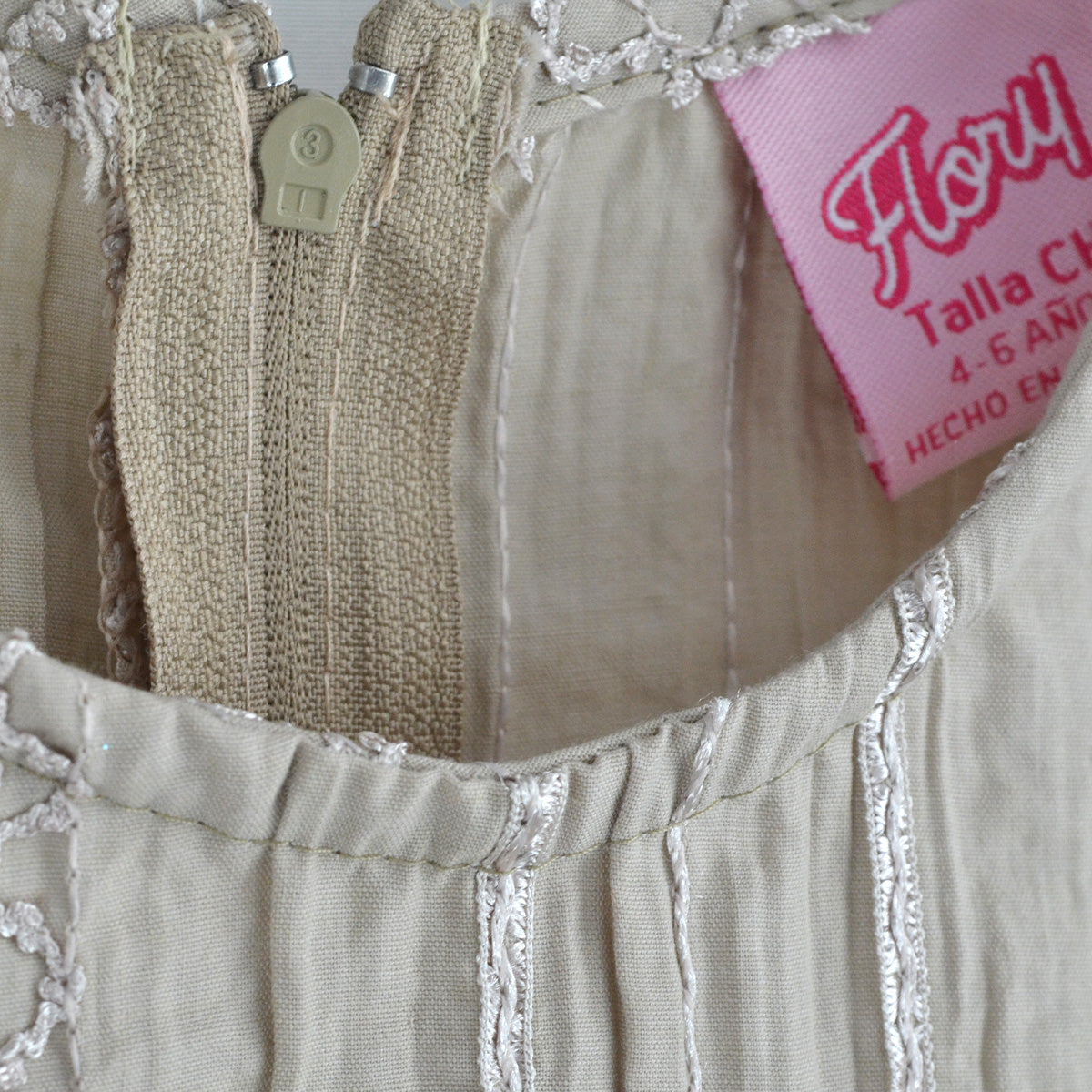 Vestido de textura bordada con cinturón •  PATY 2  •  tallas ch-m-gr • VENI0215D