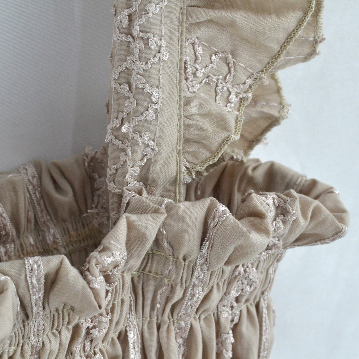Vestido de tirantes con olanes •  PATY 1 •  tallas ch-m-gr • VENI0214D