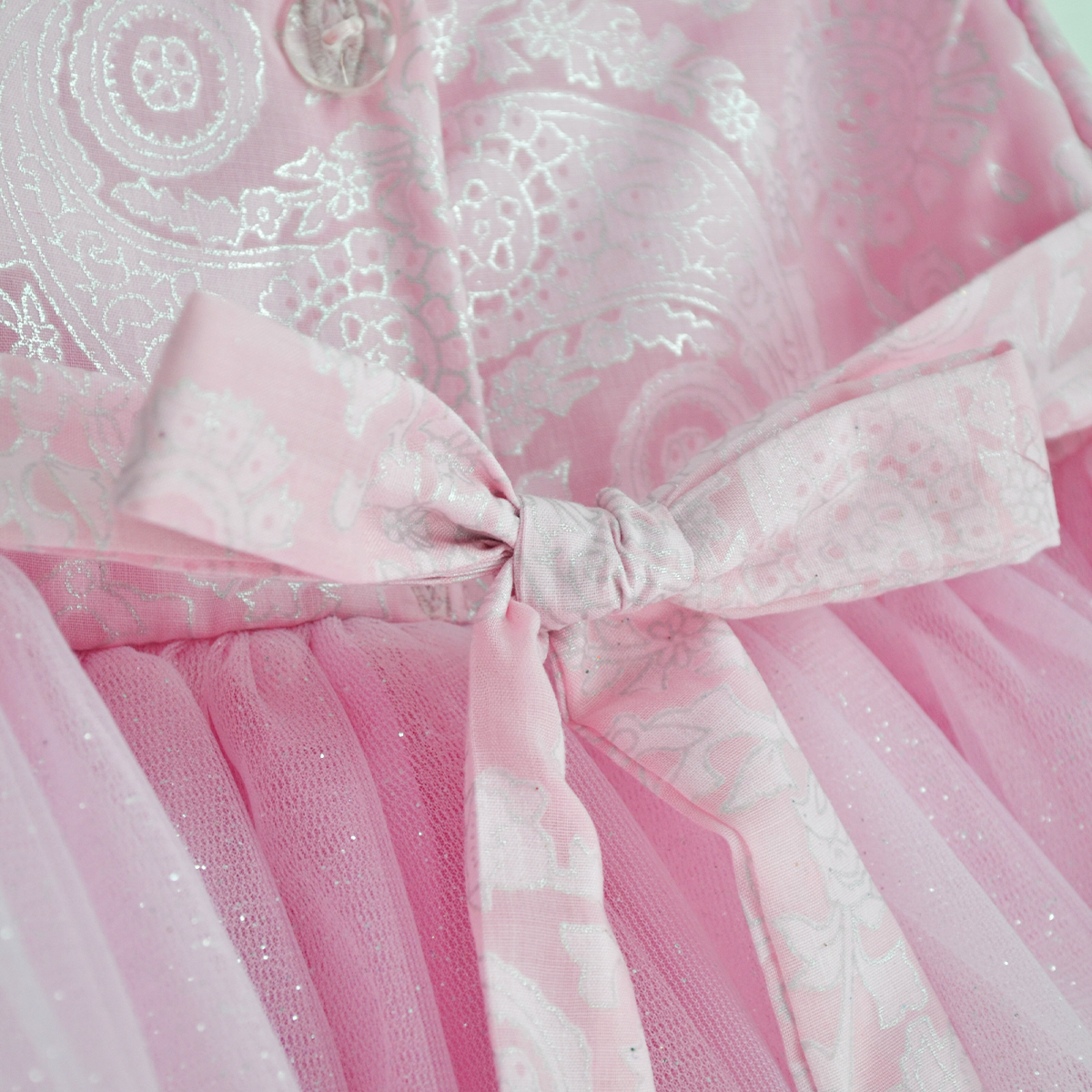 Vestido de satin floreado con moños  •  1 a 3 años  • Elena 4