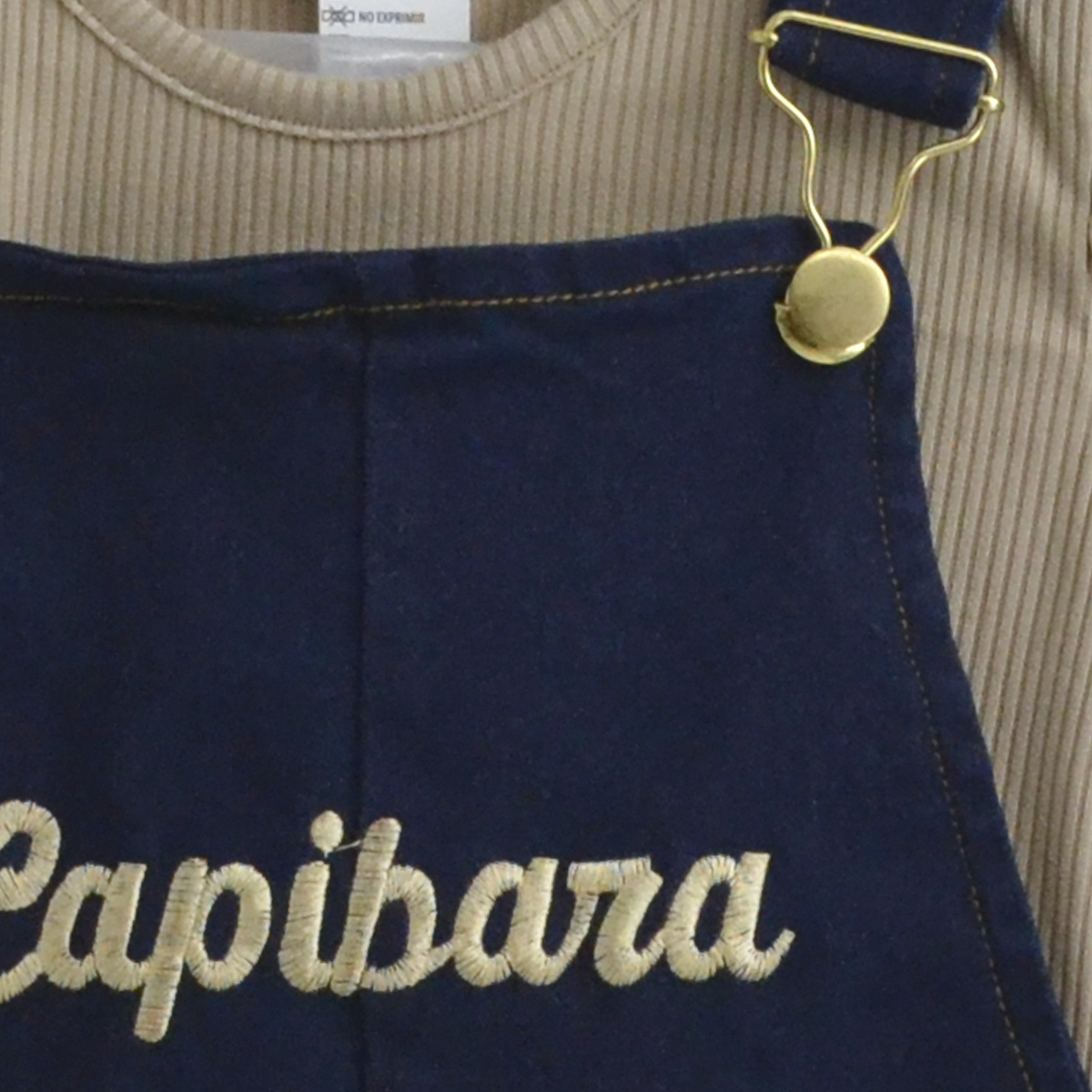 Jumper de mezclilla con playera y bordado de capibara Niña Flory JUNI0002P04
