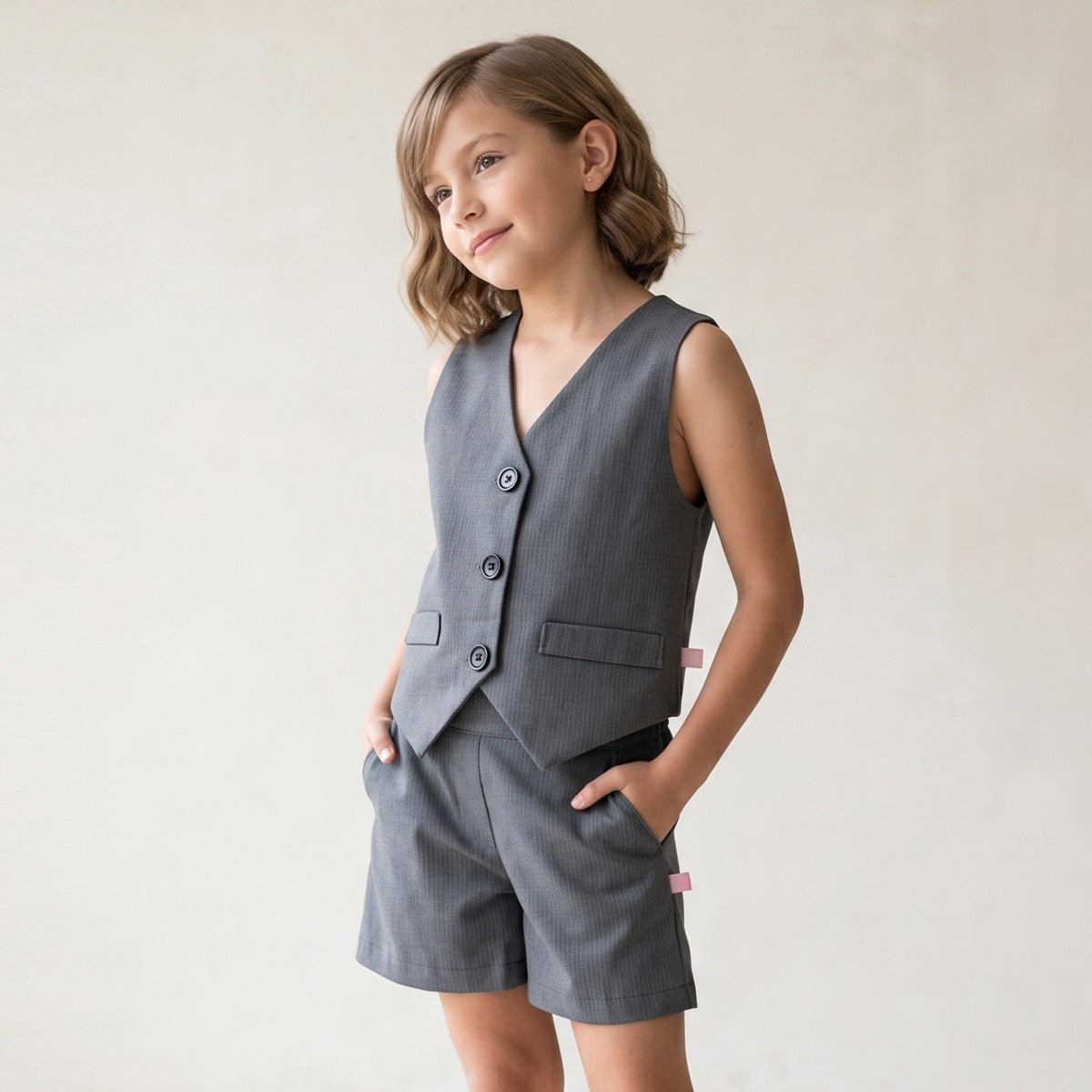 Conjunto de chaleco con botones y short a rayas • 4 a 12 años • Adriana 1
